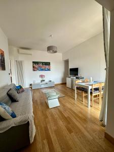 A television and/or entertainment centre at Due Passi dal Porto