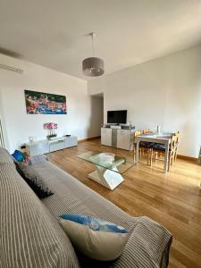 A television and/or entertainment centre at Due Passi dal Porto