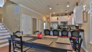 Köök või kööginurk majutusasutuses Joy Happens - Pet friendly with additional pet fee