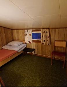 Postel nebo postele na pokoji v ubytování Grøtfjord