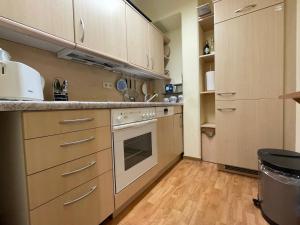 Η κουζίνα ή μικρή κουζίνα στο Ruhige Ferienwohnung Lutherstraße