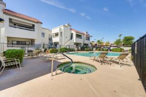 Sundlaugin á Modern Scottsdale Oasis with Patio and Pool Access eða í nágrenninu