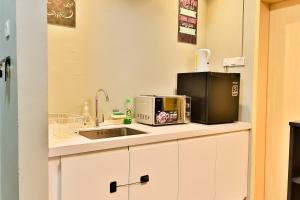 a kitchen with a sink and a microwave at Kuantan Imperium Residence Cityview With Netflix in Kuantan