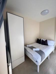 a bedroom with a bed with a large mirror at 2 Bedroom Apartment with Balcony in Oxford