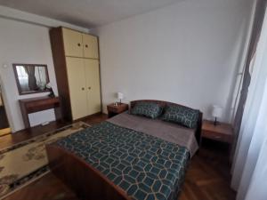 Uma cama ou camas num quarto em Apartman Monaco
