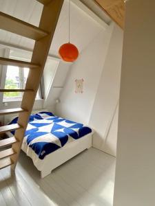 a small bedroom with a bed in a attic at The Great Hideaway in Vreeland