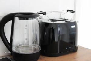 a toaster and a blender sitting on a counter at Schöne EG-Neubauwohnung in Bad Soden in Bad Soden am Taunus