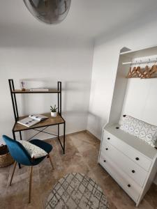 a bedroom with a bed and a desk and a chair at Le Beffroi de Gaston Climatisé in Aix-en-Provence