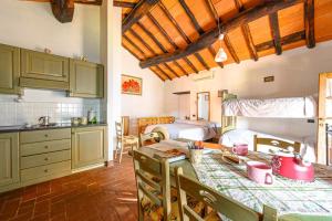 A kitchen or kitchenette at Agriturismo Pian di Fiume