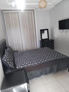 Un pat sau paturi într-o cameră la Manar appart
