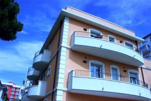 The building in which az apartmanhoteleket is located