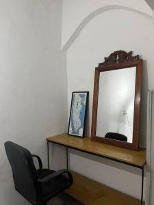 a mirror sitting on top of a table with a chair at Mono ambiente céntrico Formosa in Formosa