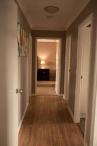 Postelja oz. postelje v sobi nastanitve Spacious 3BR house with a cosy log fire & luxury spa bath