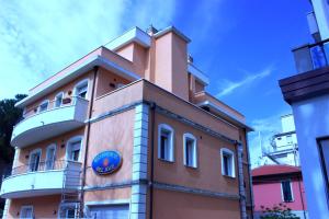 The building in which az apartmanhoteleket is located