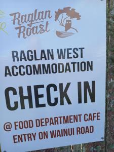 Certifikát, hodnocení, plakát nebo jiný dokument vystavený v ubytování Raglan West Accommodation Units