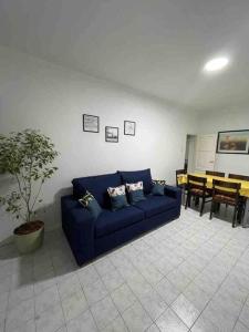 a blue couch in a living room with a table at Patio! Parrilla! Cochera! 2 habitaciones in Godoy Cruz