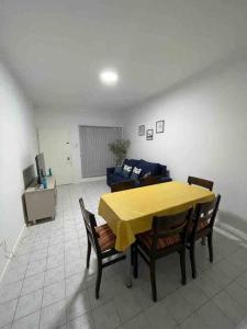 a yellow table and chairs in a living room at Patio! Parrilla! Cochera! 2 habitaciones in Godoy Cruz