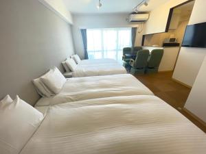 Letto o letti in una camera di BiBi Hotel Cosmos Shintoshin