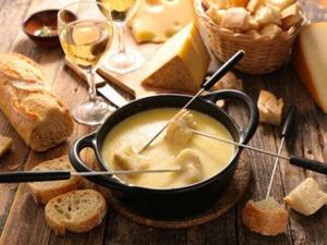 a bowl of soup and bread and glasses of wine at Appartement Notre-Dame-de-Bellecombe, 2 pièces, 4 personnes - FR-1-595-86 in Notre-Dame-de-Bellecombe