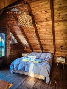 a bedroom with a bed in a log cabin at Cabaña - El gran escape in Salta