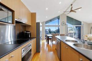 Kuchyň nebo kuchyňský kout v ubytování Blue Bayou + 8 fotografií