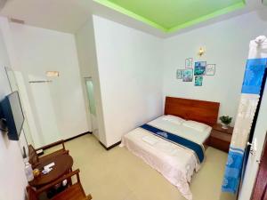 เตียงในห้องที่ Huyền Anh Motel Cam Ranh