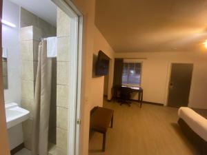 TV a/nebo společenská místnost v ubytování Aya's Blossoms Inn + 24 fotografií