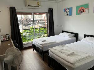 Postel nebo postele na pokoji v ubytování N11Hotel