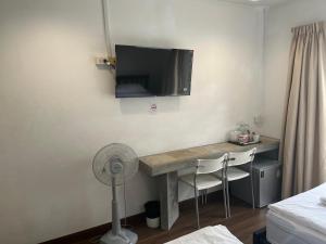 TV a/nebo společenská místnost v ubytování N11Hotel + 16 fotografií