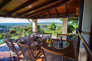 Ban công/sân hiên tại Villa Toscana with jacuzzy