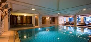 Πισίνα στο ή κοντά στο Hotel Sassongher