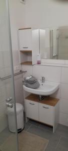 Bilik mandi di Apartment Goslar +2 gambar