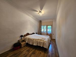 Rúm í herbergi á Guest House Aleksandre