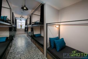 Postel nebo postele na pokoji v ubytování Azure Sapa Hotel