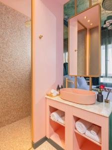 a bathroom with a sink and a mirror at Play Levontin in Tel Aviv