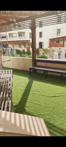 dos bancos sentados sobre un campo de hierba en Porto Said Resort Rentals num427 en Port Said
