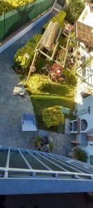 A garden outside CASA APPARTAMENTO VACANZE La fermata delle rondini