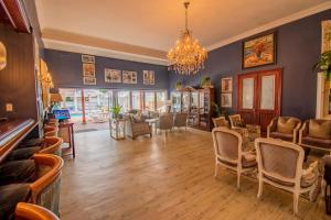 Гостиная зона в Emakhosini Boutique Hotel