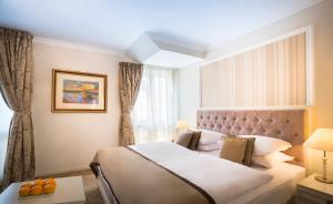Rúm í herbergi á Hotel Kvarner - Liburnia