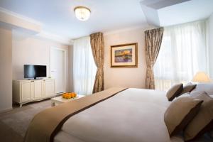 Rúm í herbergi á Hotel Kvarner - Liburnia