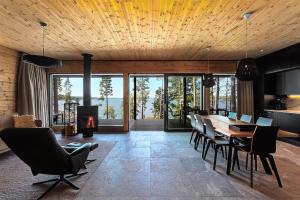 Posezení v ubytování Saunamäki Resort K - Luxury Designer Seafront Villa