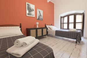 Ένα ή περισσότερα κρεβάτια σε δωμάτιο στο La Sedia Rossa Historical Centre