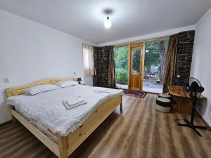 Postel nebo postele na pokoji v ubytování Guest House Aleksandre