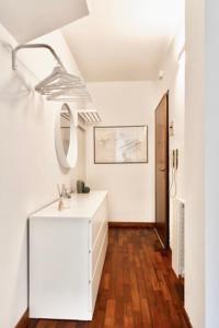 a white room with a desk and a mirror at Casa Cecilia in Lanciano