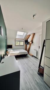 a bedroom with a bed and a skylight at [logement cosy] Belle vue, Reposant, Télétravail in Saint-Nizier-du-Moucherotte