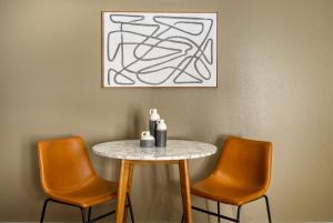 Beverly Hills 1br w gym pool nr bars shops LAX-1119