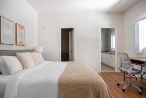 Beverly Hills 1br w gym pool nr bars shops LAX-1119