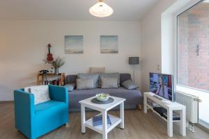 a living room with a couch and a table at LM7-8 - Ferienwohnung Typ B Komfort in Schottwarden