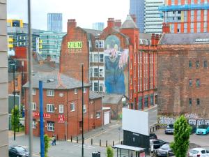 Gallery image of Pass the Keys Bohemian Ancoats suite with balcony in Manchester