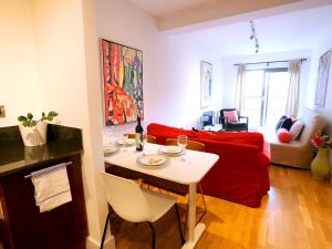 Gallery image of Pass the Keys Bohemian Ancoats suite with balcony in Manchester